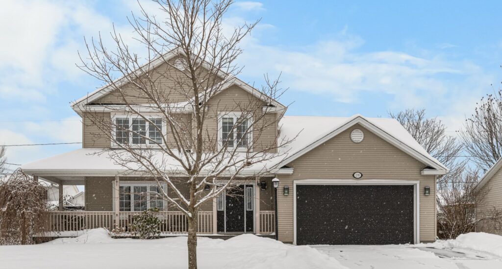 Family home with in-ground pool and hot tub for sale in Pinehurst, Moncton