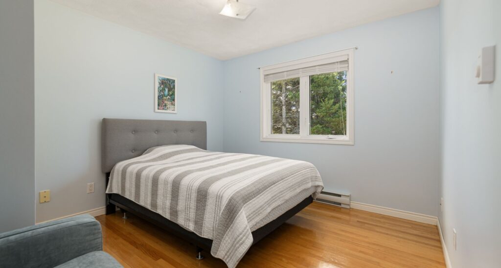 Immaculate one level living at 48 Galbraith