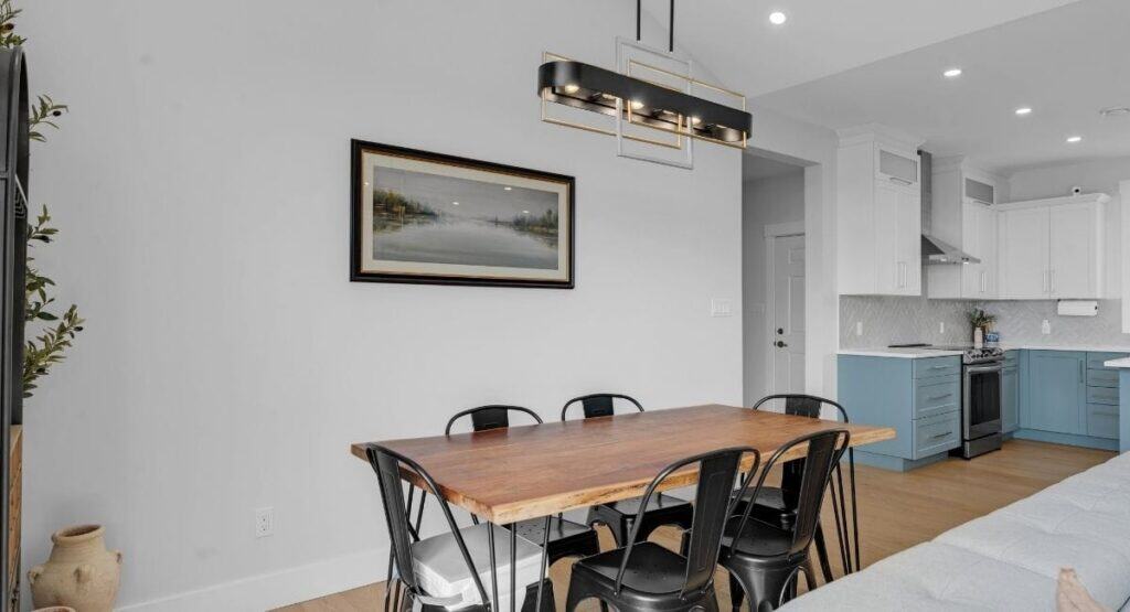 dining room at 35 roy scenic