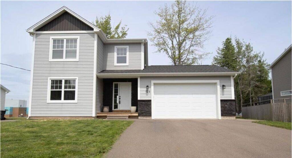 Front of house for sale at 124 des eleves