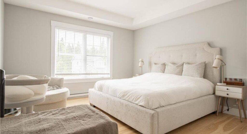 bedroom at 124 des eleves