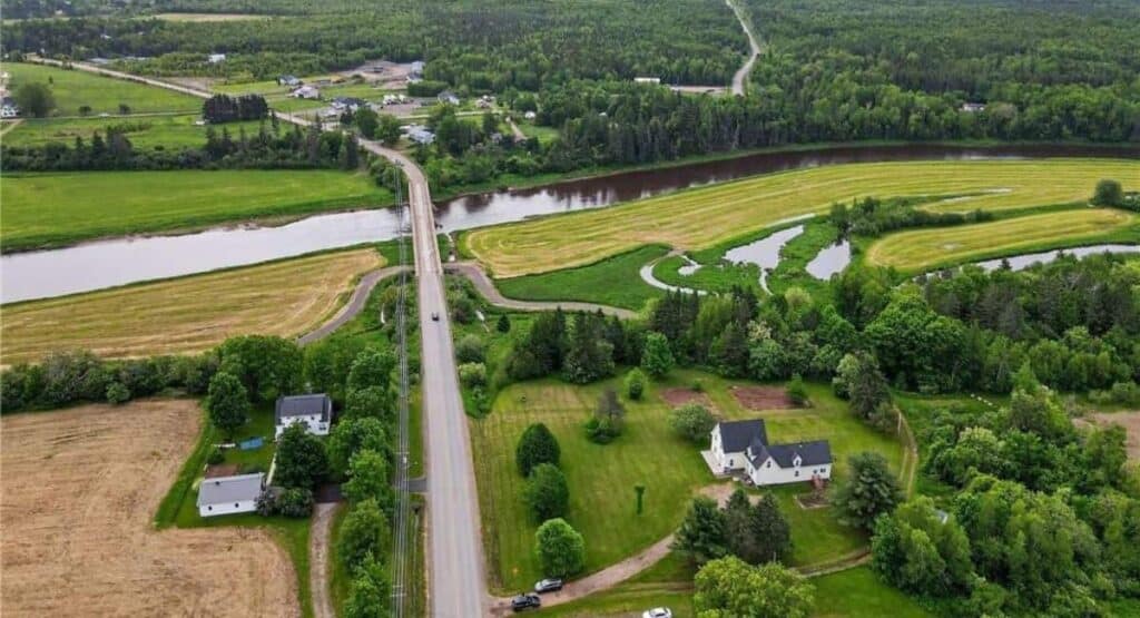 2622 River Rd in Salisbury