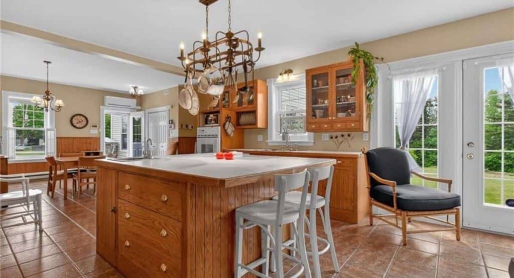 The kitchen at 2622 River Rd, Salisbury