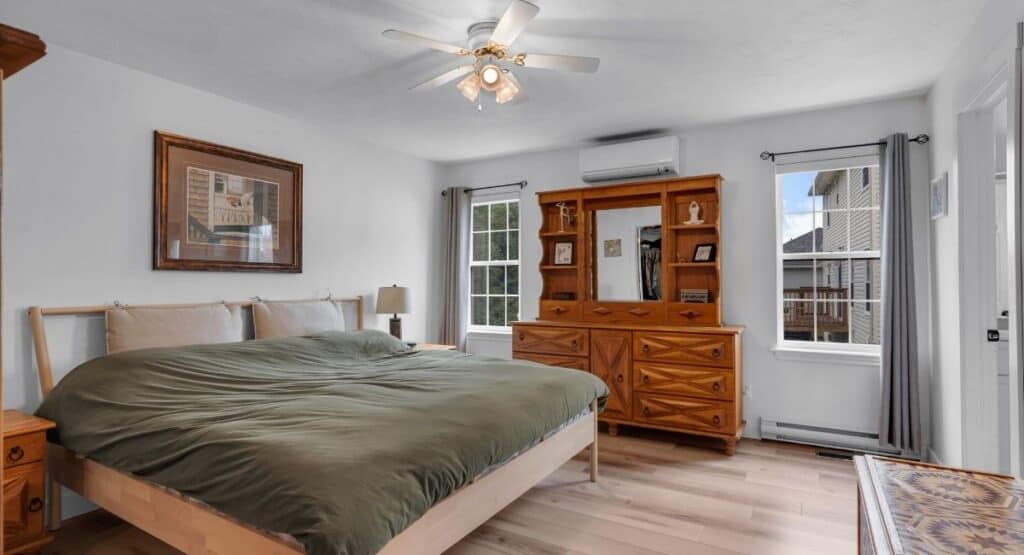 primary bedroom bungalow